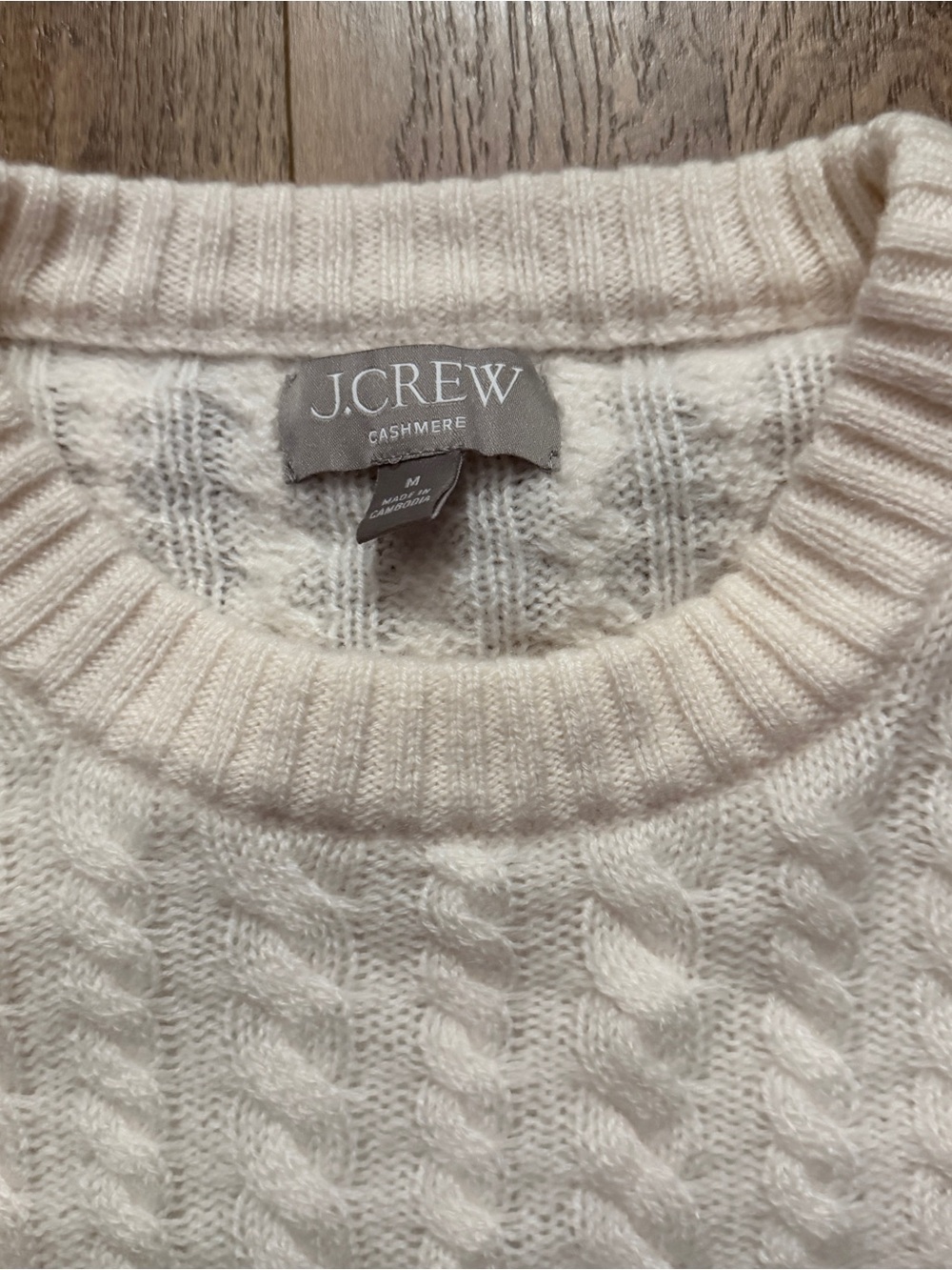 $228 J. Crew ๐ฏ Cashmere Shrunken Cable Knit Crewneck Sweater, Ivory, M Medium - Picture 4 of 8